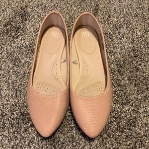 SO nude/pink flats. Size 6 1/2